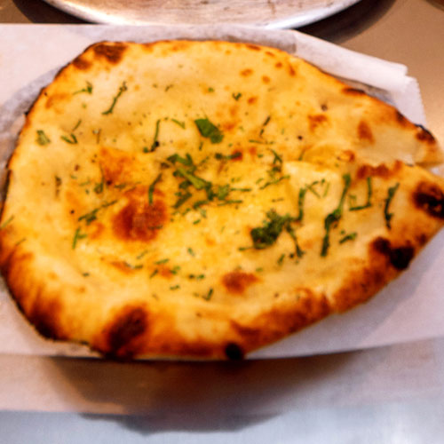 Garlic Naan – 25 Pieces Per Tray